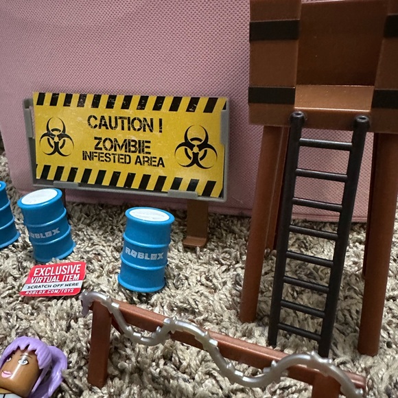 ROBLOX Zombie Toy Set - Picture 9 of 9